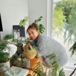 Rika Izumi Instagram - 🪴🪴🪴 緑に囲まれ癒されております🌿 お家にはどんな植物がありますか？