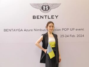 Rika Izumi Instagram - ベントレーの日本上陸60周年を記念する特別なモデル
"ベンテイガ アズール ニンバス コレクション "のイベントへ伺いました。
雨雲からインスピレーションされたクラウドグレーが採用された、スポーティーでラグジュアリーな日本限定10台のスペシャルモデル✨
刺繍が施されたシートや、車内のラグジュアリーなインテリアに魅了されてきました。
明日まで六本木ヒルズカフェスペースにて開催されています。

@bentleymotors_japan
#ベントレー
#ベンテイガ
#PR