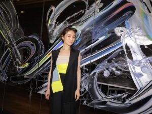 Rika Izumi Instagram - ベントレーの日本上陸60周年を記念する特別なモデル
"ベンテイガ アズール ニンバス コレクション "のイベントへ伺いました。
雨雲からインスピレーションされたクラウドグレーが採用された、スポーティーでラグジュアリーな日本限定10台のスペシャルモデル✨
刺繍が施されたシートや、車内のラグジュアリーなインテリアに魅了されてきました。
明日まで六本木ヒルズカフェスペースにて開催されています。

@bentleymotors_japan
#ベントレー
#ベンテイガ
#PR