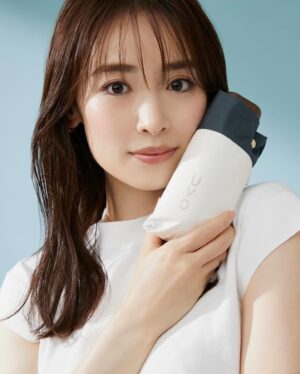Rika Izumi Instagram - 完全遮光日傘「UVO」のイメージモデルをさせていただいています。

これからの季節に欠かせない日傘⛱️
長く外にいるときは大きめの傘を、
持ち運ぶことが多い日は、折りたたむとミニサイズになるコンパクトな日傘と、
その日に合わせて選んで使っています。
晴れの日も、雨の日も季節を問わず使える機能性に
豊富なデザインがあるUVOの傘、
ぜひチェックしてみてください☀️

@uvo_official
#UVO#ウーボ#日傘