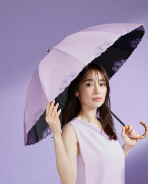 Rika Izumi Instagram - 完全遮光日傘「UVO」のイメージモデルをさせていただいています。

これからの季節に欠かせない日傘⛱️
長く外にいるときは大きめの傘を、
持ち運ぶことが多い日は、折りたたむとミニサイズになるコンパクトな日傘と、
その日に合わせて選んで使っています。
晴れの日も、雨の日も季節を問わず使える機能性に
豊富なデザインがあるUVOの傘、
ぜひチェックしてみてください☀️

@uvo_official
#UVO#ウーボ#日傘