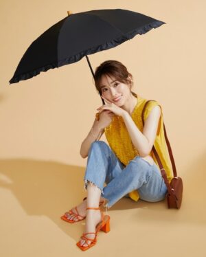 Rika Izumi Instagram - 完全遮光日傘「UVO」のイメージモデルをさせていただいています。

これからの季節に欠かせない日傘⛱️
長く外にいるときは大きめの傘を、
持ち運ぶことが多い日は、折りたたむとミニサイズになるコンパクトな日傘と、
その日に合わせて選んで使っています。
晴れの日も、雨の日も季節を問わず使える機能性に
豊富なデザインがあるUVOの傘、
ぜひチェックしてみてください☀️

@uvo_official
#UVO#ウーボ#日傘