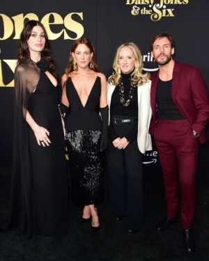 Riley Keough Instagram - @daisyjonesandthesix premiere 🖤 So much love for this entire cast and crew. ONE more week!