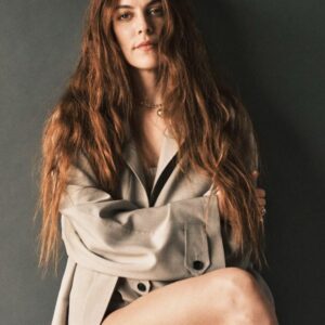 Riley Keough Instagram - @vanityfair Emmy Portraits 💕

Photographer @studio_jackson
Styled by @katelynjgray
Hair by @evaniefrausto
Makeup by @hollysilius
Manicure by @ashlie_johnson
Set Design by Sarah Hein
Production by @viewfindersnyla
