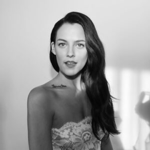 Riley Keough Instagram - Golden Globes in @chanelofficial 🫶