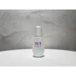 Rina Ikoma Instagram - . 前から愛用しているSK-II。 SK-IIの研究で寝不足などが原因で“黄色”のくすみが起こることが分かったらしく、これに着目して開発されたのが美白美容液「ジェノプティクスウルトオーラエッセンス」。 実際に使用してみると、塗った瞬間にお肌がトーンアップしているような気がします😊 しっとりお肌への馴染みも良くて、お肌をケアしながら美白と保湿もしてくれちゃうので、お仕事などで外にいることが多かったり、睡眠時間が 不規則になってしまう生駒にとって救世主です(* ́꒳`*) これからの時期は紫外線も増えますからね! しっかり美白ケア続けていきます! #SKII #SKII_PR #100カラットオーラ #オーラ肌 #美白美容液