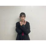 Rina Ikoma Instagram - . Rakuten GirlsAward 2023 SPRING/SUMMER 今回はdazzlinさんのステージに 参加させて頂きました🩵 生駒ちゃんボードがあって本当に嬉しかった〜🥺 ありがとう！！ めちゃ気持ちが明るくなりました✨ あまりファッションイベントでランウェイ歩いて来なかったのですが、呼んで頂く機会が増えてきたので、ちょいと意識を高めなきゃと思いました笑 忌怪島のステージにも参加しました(*´꒳`*) 皆さんいきなりイマジョが出てきたり、怖い映像流れたりでさぞかしびっくりしたかと思いますが、 この作品は、個人的にはZ世代に是非観て頂きたいのです。 刺さるメッセージがあります！！ もちろん、ホラー好きは絶対！ 苦手な人はお友達と観てねっっ あと気になるあの子と行ったら吊り橋効果使えるかもよ！！😘 そして本田仁美ちゃんとご挨拶しました(*´꒳`*) 嬉しかった〜〜 一応先輩ですが、今をときめくアイドルちゃんに会うと緊張しますねえへ お姉さんは応援しております📣 #ガルアワ #dazzlin #忌怪島