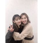 Rina Ikoma Instagram - . 今日は クローズトーク＃7でした！！ 来てくださったモノクローズの皆さんありがとうございました🥰 ゲストにお友達の しょーこちゃん（はいだしょうこさん）をお呼びして 楽しい時間を過ごす事が出来ました(*´꒳`*) しょーこちゃんは昨日までずっと東京離れて舞台をしていて、疲れている中本当にありがとう😭💕 久しぶりに会えて嬉しかったよう〜！！ 早くご飯いこっっっ そしてモノクローズの皆さんからサプライズがありました！！ 生駒里奈のソロ活動5周年記念をお祝いして頂きました！！ 本当に知らなかったのでびっくり嬉しい😆😆 生駒本人は、卒業してから今日まで芸能界に生きていられるのが奇跡で、それをおめでとうと言ってくれるファンの皆さんがいて と言う事実があるのが嬉しくて、有り難くて。 これからも皆さんの推し活の元になる様に、笑顔の元になる様に、 辛い事があっても私が関わるコンテンツを観て、その時だけは何もかも忘れてリフレッシュ出来る様な人になりたいと思います(*´꒳`*) 個人的には、もっとお芝居を楽しんで、磨いてフィールドを広げて行きたいと思います！！ お手紙とプレゼントもありがとうございます😊✨ ゆっくり読むね〜！！ グッズもアクスタ受注しております！！ イベントも色々増やして行けるように考えていくね！！ 明日からもお互い頑張ろうね！！ また会おうね〜〜🤞🤞