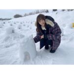 Rina Ikoma Instagram - . 今夜放送の沸騰ワード10にて またまた秋田に取り憑かれて来ました〜！！ 雪がもふもふの秋田に帰れるのが久しぶりだったのでテンション上がりました！！ あ、自分雪国の子だなって思えました！！ 私が上京した後に出来たアクティビティや、 私が小さい頃から大好きな物。 地元の人でもびっくりしちゃうイベントなど盛りだくさんです😘 話変わるけど、髪伸びたな〜〜 気持ちは切りたいのよ。 ハンサムショートにしたい。 した上で一回真っ赤に染めたい。 夢です。 それはともかく！！ 沸騰ワード10絶対見てくれよな！！ それで、秋田に遊びに来てけれな！！ #沸騰ワード10 #秋田県 #由利本荘市 #生駒里奈 #生駒ちゃん