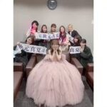 Rina Ikoma Instagram - . 真夏がとっても可愛くて💕 やっぱアイドルって、乃木坂って素敵って思いました🌟 11年って。。 凄い！！本当にお疲れ様でした！！ ゆっくり休んで、今後は超幸せな時間を過ごしてね(*´꒳`*) お仕事被りまくりますように♡♡ 久しぶりにバナナマンさん、みんなにも会えて嬉しかった〜(´；ω；｀)💕💕💕 も〜みんな変わらないわらぶ🫶 いくちゃんの隣に座って観てまして、 あんたほんとずっと忙しいわね〜 昨日も生放送みたわよ〜〜 なんて話してたら明日ミーンガールズ大千穐楽ですぐに向かってた！！ そんな忙しい活躍の卒業生に、 可愛いすぎる現役ちゃん達に 乃木坂って。 すごいねっっ 活力を頂きました(*´꒳`*) #乃木坂46 #秋元真夏 #卒業おめでとう #生駒ちゃん