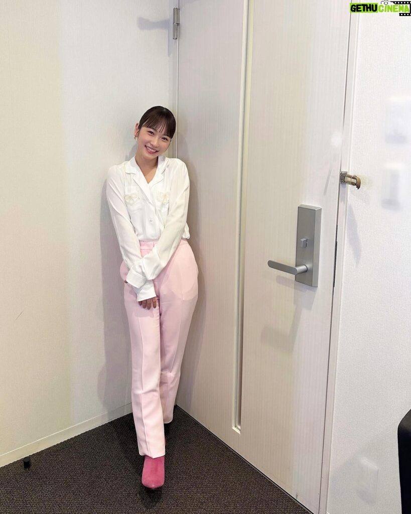 Rina Kawaei Instagram - 本日13時「徹子の部屋」 ぜひご覧ください🥹！ 徹子さんTシャツが可愛すぎる、、。