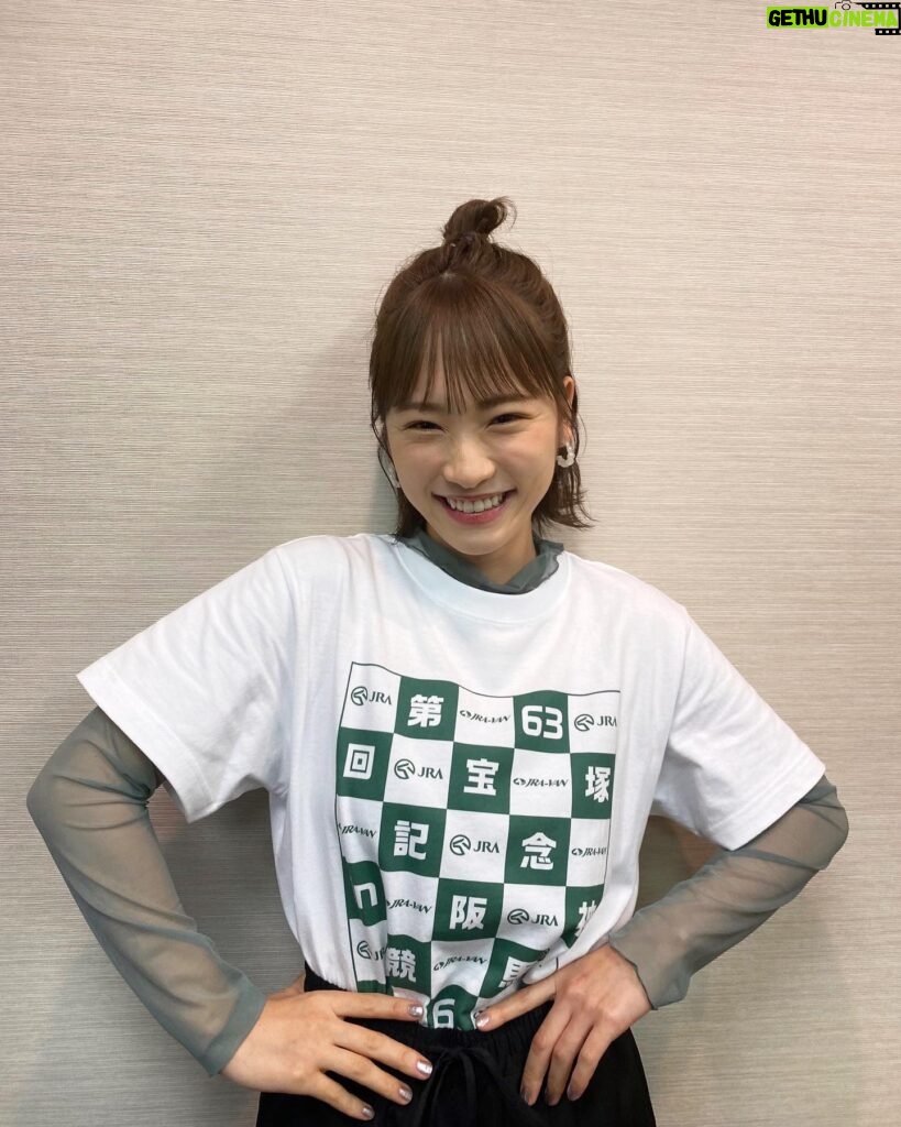 Rina Kawaei Instagram - JRA×JRA-VAN 阪神競馬場 宝塚記念ナイター 京セラドームでの始球式に出させていただきました！ ノーバンならず、、。 貴重な時間をありがとうございました😆⚾️