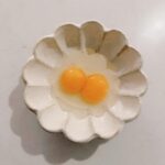 Rina Kawaei Instagram – コロッケ作ろうと思って買い物行ったのにじゃがいも買い忘れました
色々買いすぎて重すぎて右手内出血しました
目痒すぎてかきむしったらものもらいできました
でも割った卵が双子でした
なんか、ありがとね🥚