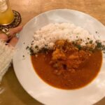 Rino Sashihara Instagram - 美味しかったカレーです。﻿ ルーが下タイプの珍しい配置でした。﻿ ﻿ ﻿ #彼氏にもらった指輪ですか？🙂﻿ #こんなゴツい指輪くれるタイプの彼氏あんまりいない﻿ #ニットがカレーに入りそうですよ😰﻿ #カレーが来る前にオレンジジュースほぼ飲んでますね😰﻿ #親指のセンターにキモい怪我ありますね😰﻿ #コースター派手ですね﻿ #ほんまそれ﻿