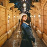 Rino Sashihara Instagram - ディズニー🎡大人４人で大はしゃぎでした🥰 ブーツはyello（３枚目全身）歩きやすい！ロングブーツならミニスカートも楽しめると信じてます😉 2枚目がメイクわかりやすいです！ カラコン→スモーキークォーツ シャドウ→イノセントピーチ ネイル→ロゼスパークル チーク→アッサムティー リップ→シナモンナッツ（11月21日発売）