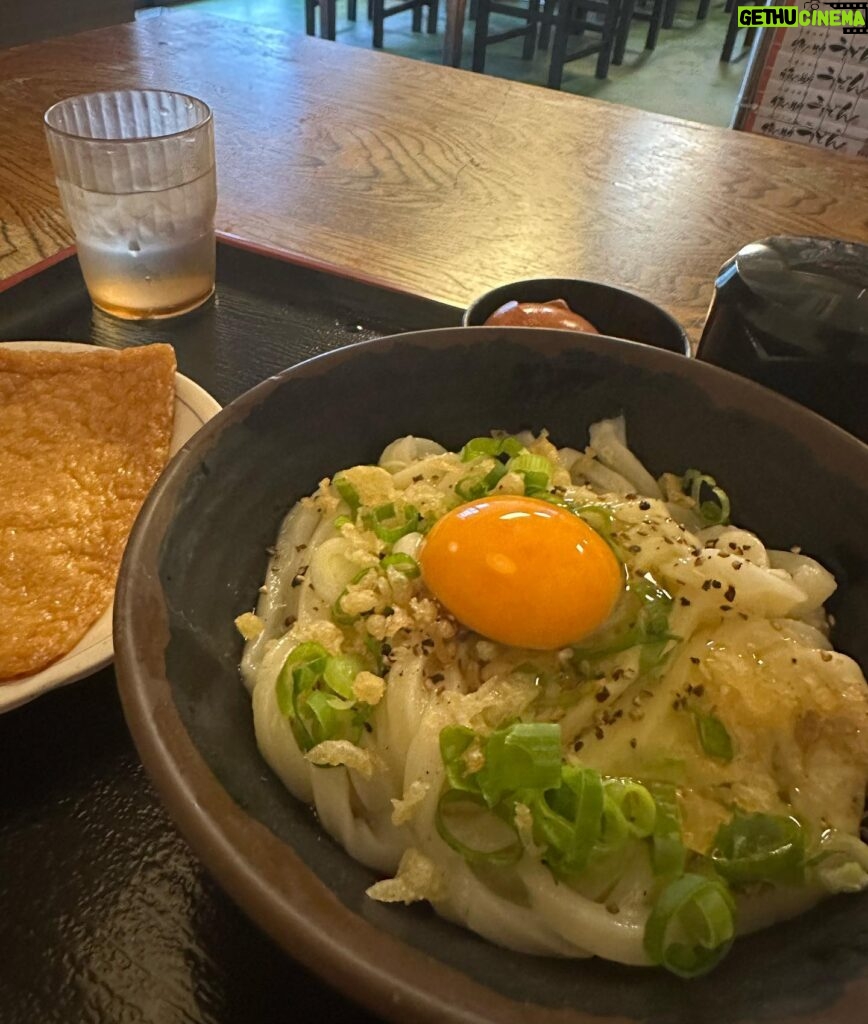Rino Sashihara Instagram - 日帰り香川。 楽しかった〜。フワさんと。 フワさん、「あたし胃もたれだから食べられないかも」って言ってたのにめちゃくちゃ食べてたなあ。 食べたくて急いで撮ったので器に親指ひっかかっててごめんなさいね！ #がもううどん と #バカ一代 また行きたい！うどん好きです！