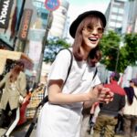Rino Sashihara Instagram - 1枚目 いい顔 2枚目 ハトが飛んでいくのを見た瞬間 3枚目 そのあと です。 服は Tシャツワンピ #stellamccartney リュック #burberry サングラス #blanc