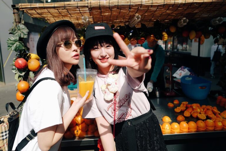 Rino Sashihara Instagram - 韓国一泊二日で弾丸ツアー🥺 インスタ更新しますね〜 #オレンジジュース #暑さでぬるい #けど美味しい #ぬるうま #オレンジの皮もかわいい #冷静に考えたら絞りカス #カスと写真 #かわいい