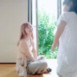 Rino Sashihara Instagram - いとこの子供です☺️﻿ かわいくって癒された〜☺️﻿ 写真撮ってたら入ってきたの☺️かわいい﻿ ﻿ #ゴリ捏造﻿ #入らせた﻿ #顔うつらないように入らせた﻿ #お子さんの顔公開してないお母さんタレント風﻿ #自然に戯れてる風﻿ #ゴリゴリ入らせてる﻿ ﻿ ﻿ #1枚目お母さん撮影﻿ #2枚目わたし撮影﻿ #カメラが良いので素敵に撮れるだけ