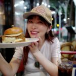 Rino Sashihara Instagram - ニューヨークのお写真🫶 おいしすぎた #5napkinburger 🇺🇸 大きすぎハンバーガーおいしかった💮