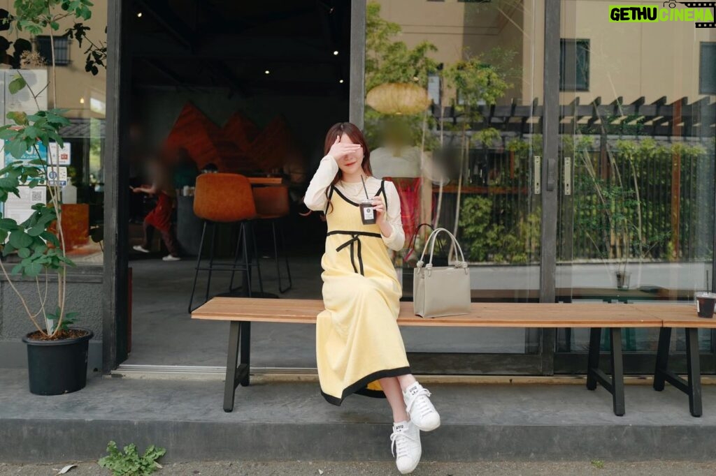 Rino Sashihara Instagram - 可愛いワンピースやっと着たのにすぐに汚しました。汚れ、消えますように〜