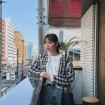 Rio Uchida Instagram - 少し前に一分咲きの桜を見に行った時の🌸 今ちょうど満開かな？ outer: @clane_official T-shirt: @uniqlo_jp denim: @clane_official bag: @therow boots: @maisonmargiela