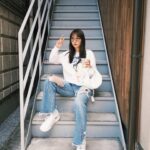 Rio Uchida Instagram - GW。お天気だったので 大好きなアニメ、カウボーイビバップを胸に 友達とランチしてぶらぶら散歩🐈 知らないおばあちゃんに、 ズボン破れてると運気下がるよって叱られました🙇 みんなも連休楽しんでね😌 #オタtの着こなし #CowboyBebop 📷@nekoze_photo