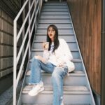 Rio Uchida Instagram - GW。お天気だったので 大好きなアニメ、カウボーイビバップを胸に 友達とランチしてぶらぶら散歩🐈 知らないおばあちゃんに、 ズボン破れてると運気下がるよって叱られました🙇 みんなも連休楽しんでね😌 #オタtの着こなし #CowboyBebop 📷@nekoze_photo