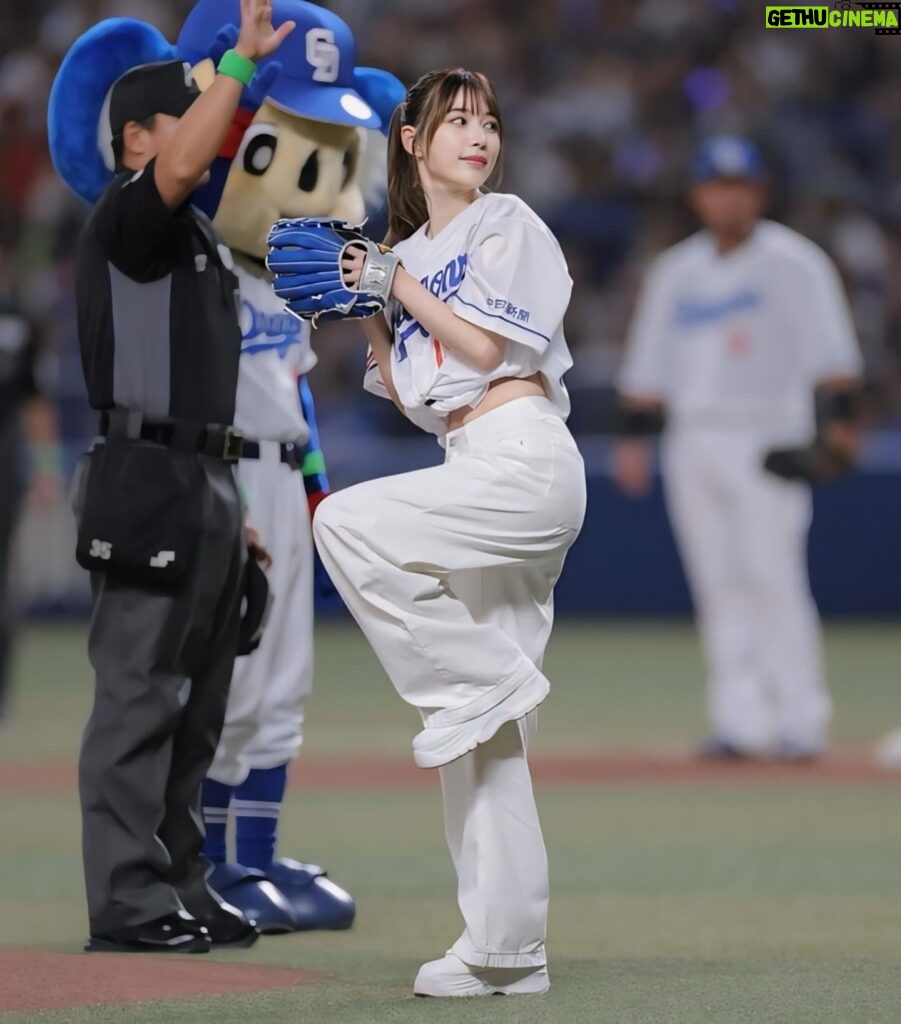 Risa Yukihira Instagram - 中日ドラゴンズさんのホーム開幕戦で始球式をさせていただきました⚾️ 人生で3度目の始球式、とても光栄でした。 地元愛知の皆さんの声援もあたたかくて嬉しかったです✨ ピッチング練習では堂上さんに教えていただき、 本番ではワンバンストライク…！あとは距離…！ 超満員のバンテリンドーム、 延長戦サヨナラホームランでドラゴンズの勝利！！ 痺れました！貴重な体験をありがとうございました☺︎ #中日ドラゴンズ