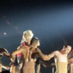 Rita Guedes Instagram - Meu #tbt de hoje foi do melhor show que já assisti ! Vi 4 shows da @madonna , maravilhosos , mas nada se compara com Celebration Tour ! Madonna revisita toda sua carreira , canta seus maiores sucessos , músicas que marcaram ! Madonna è e sempre será a RAINHA do pop mundial , todas as outras cantoras que vieram depois tem um traço do talento dela . Madonna è uma referência e inspiração . Avoè @madonna My #tbt today was to the best show I’ve ever seen! I saw 4 @madonna’s concerts, wonderful all of them, but nothing compares to the Celebration Tour! Madonna revisits her entire career, sings her biggest hits, songs that left a mark! Madonna is and always will be the QUEEN of world pop, everyone who came after has a trace of her talent. Madonna is a reference and inspiration. Avoè @madonna #queen #pop #losangeles #usa