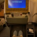 Rita Pereira Instagram - Oh pra ela de pijama @emirates no lounge do avião à espera da sua ceia antes de dormir 😏 Ah e acho que vão gostar do vídeo em que mostro o que a Emirates oferece no kit de viagem ☺️ #emirates #japão #obrigada #parceria