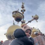 Rita Pereira Instagram - Dia de aniversário perfeito na @disneylandparis ✨🏰✨ São 5 anos do maior amor do universo. Que amor difícil de explicar, que amor único, tão único que chega a ser estranho. Um amor que me faz viver os melhores momentos e os piores pensamentos, um medo inexplicável, um medo do qual fujo todos os dias mas, um amor que quero viver para sempre. Meu Lonô 🤎 #disneylandXmas