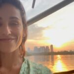 Rita Pereira Instagram - Este foi dos momentos mais bonitos que vivi aqui. Apaixonei-me por este lugar e o destino “ofereceu-me” este pôr do sol☀️ #ilhadafantasia #riodejaneiro #brasil #pordosol #sunset #boat #balsa #zen #relaxing #beautiful #goodvibes #perfectmoment