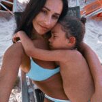 Rita Pereira Instagram - O nosso dia foi simples e maravilhoso 🤎 #beach #family #love #riodejaneiro #momandson #goodvibes #sun #sea #sand #travel #livinginRio #brasil