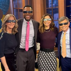 Robin Roberts Instagram - Alexa, play “Total Eclipse of the Heart.” 🎶❤️