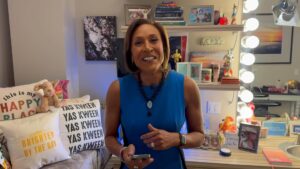 Robin Roberts Instagram - Good morning! What a difference after a good night’s rest…Glam Fam and I would like to share with you a lil #wednesdaywisdom 
#cmon 😘