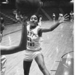 Robin Roberts Instagram - Happy #ThrowbackThursday...all this talk about college basketball star @caitlinclark22 has me reminiscing about my playing days at @oursoutheastern…#LionUp! 💚💛