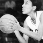 Robin Roberts Instagram - Happy #ThrowbackThursday...all this talk about college basketball star @caitlinclark22 has me reminiscing about my playing days at @oursoutheastern…#LionUp! 💚💛