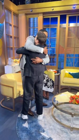 Robin Roberts Instagram - We love when @jeremyrenner comes to visit us! ❤️