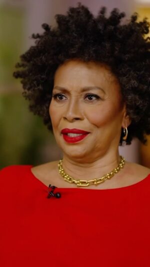 Robin Roberts Instagram - EXCLUSIVE: “In pitch black I didn’t know I was falling.”

@jeniferlewisforreal opens up to @robinrobertsgma about a near-fatal fall she took while on her dream vacation.

See more tonight at 8:30 ET on @abcnewslive and @hulu.

#jeniferlewis #exclusive
