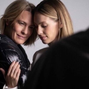 Robin Wright Instagram - Merci @moncler ! What a wonderful opportunity to hug my daughter @iamdylanpenn and not let go, for @Moncler’s heartfelt #WeLoveWinter campaign 🌬💨 ❄️