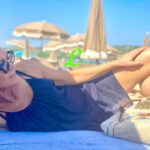 Robin Wright Instagram - So lucky to be with my family in the sunshine. I hope you, my extended family, are able to be together and drink in some sunshine too! #lucky #thankfulforyou