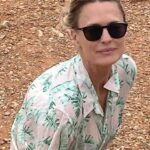 Robin Wright Instagram - Fall sunsets here in California 💛🧡 I’m wearing @pourlesfemmesofficial cozy cashmere turtleneck over a soft cotton banana leaf print pajama top that you can wear as a riff on a classic Hawaiian shirt! Timeless & seasonless! 🧡💛💚