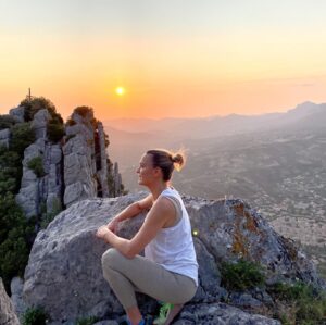 Robin Wright Instagram - So lucky to be with my family in the sunshine. I hope you, my extended family, are able to be together and drink in some sunshine too! #lucky #thankfulforyou