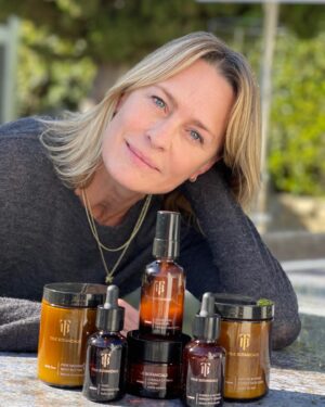 Robin Wright Instagram - Hello! Have to tell you how in love I am with True Botanicals! Can’t say enough about the Chebula Extreme Cream 🙋‍♀️🙌!!!
@truebotanicals