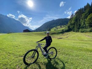 Robin Wright Instagram - Morning ride ⛰