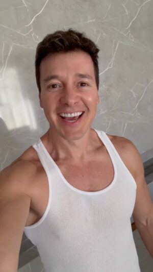 Rodrigo Faro Instagram - É sobre quem fica na chuva com você, quando tem a opção  de não se molhar…🙏🏻❤️