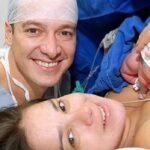 Rodrigo Faro Instagram - Nos braços maternos encontramos o amor mais verdadeiro. À minha mãe, raiz do meu ser, e à minha esposa, que com sua força e doçura, ilumina nosso lar com o amor que nutre nossa família, e à minha querida avó Di, que mesmo ausente, seu amor ainda aquece nossos corações, desejo um feliz Dia das Mães. E para todas as mães do Brasil, que vocês tenham um dia repleto de carinho e acolhimento. Vocês são o exemplo da força que torna este mundo um lugar mais acolhedor. Parabéns, mães!