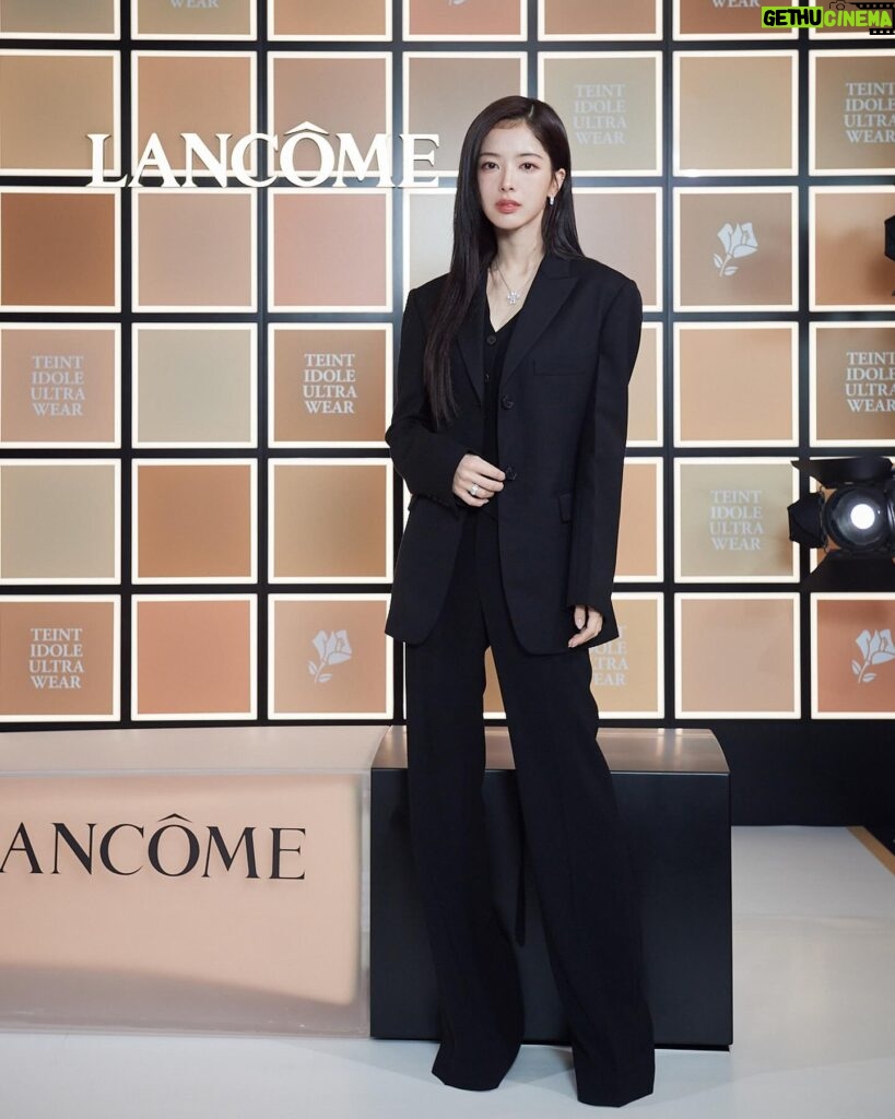 Roh Jeong-eui Instagram - TEINT IDOLE STUDIO #광고 #랑콤 #뗑이돌스튜디오 #뗑이돌파데 #숨쉬는파데 @lancomeofficia