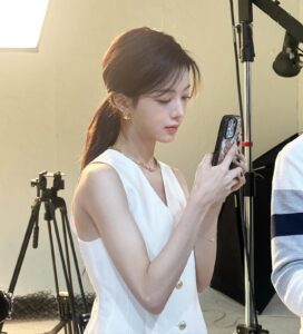 Roh Jeong-eui Instagram - 씨네 21 비하인드🎞️